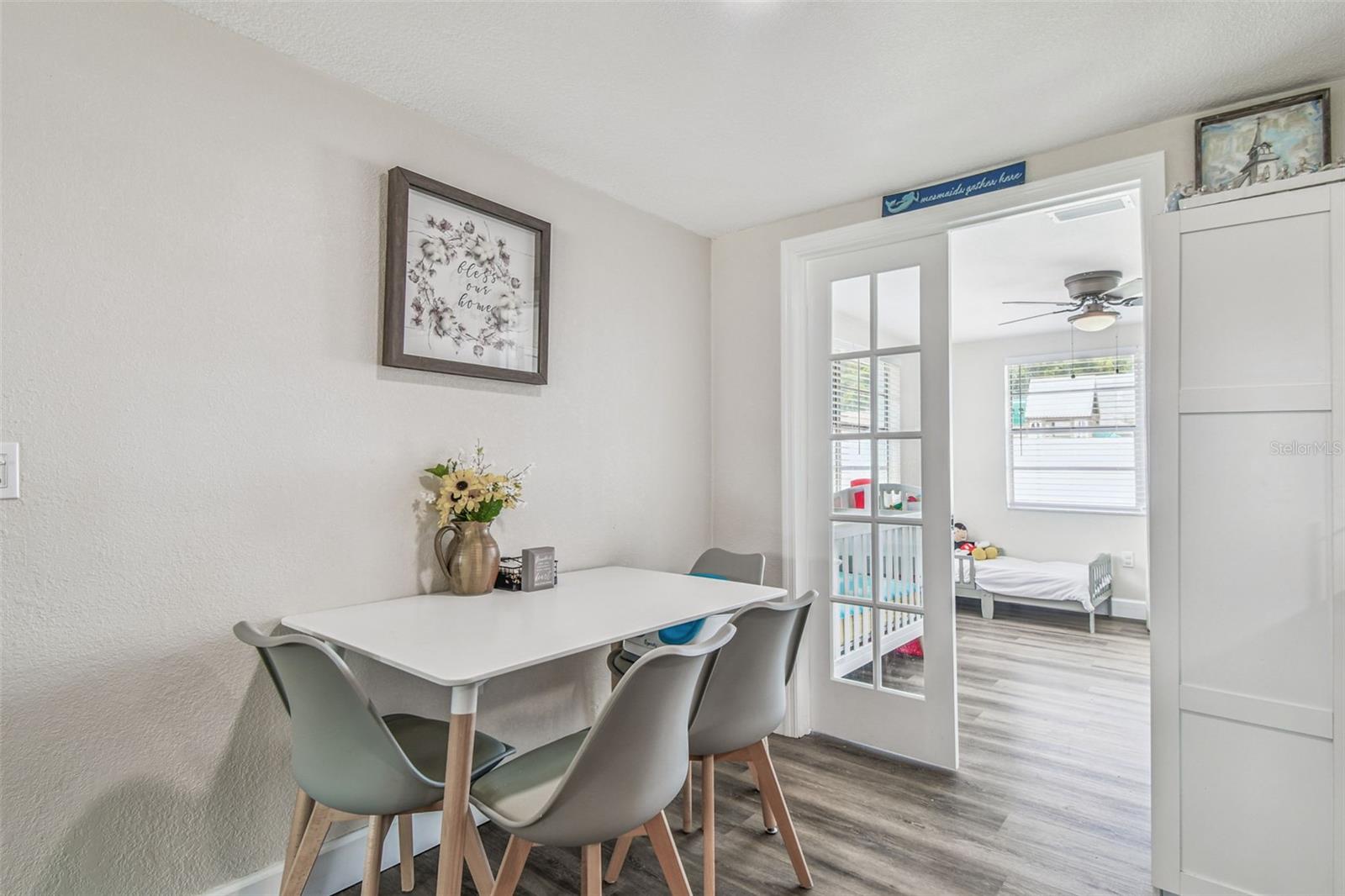 Listing photo id 9 for 6743 Knightsbridge Drive