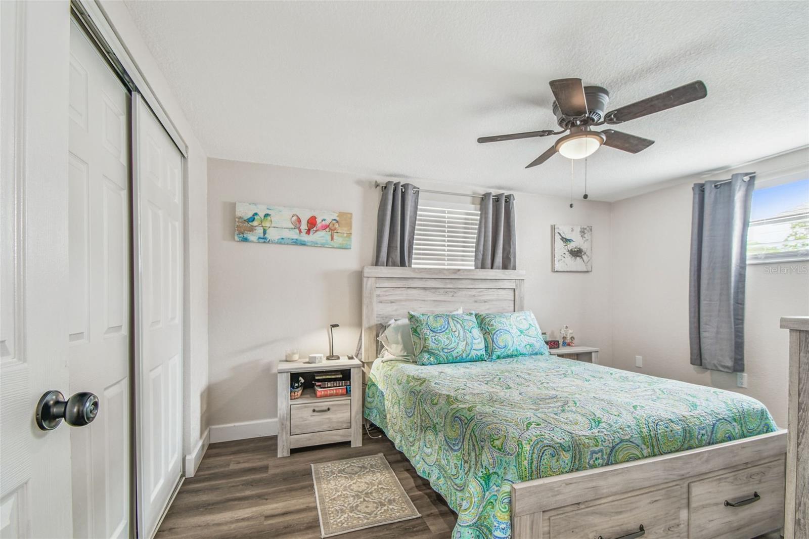 Listing photo id 14 for 6743 Knightsbridge Drive