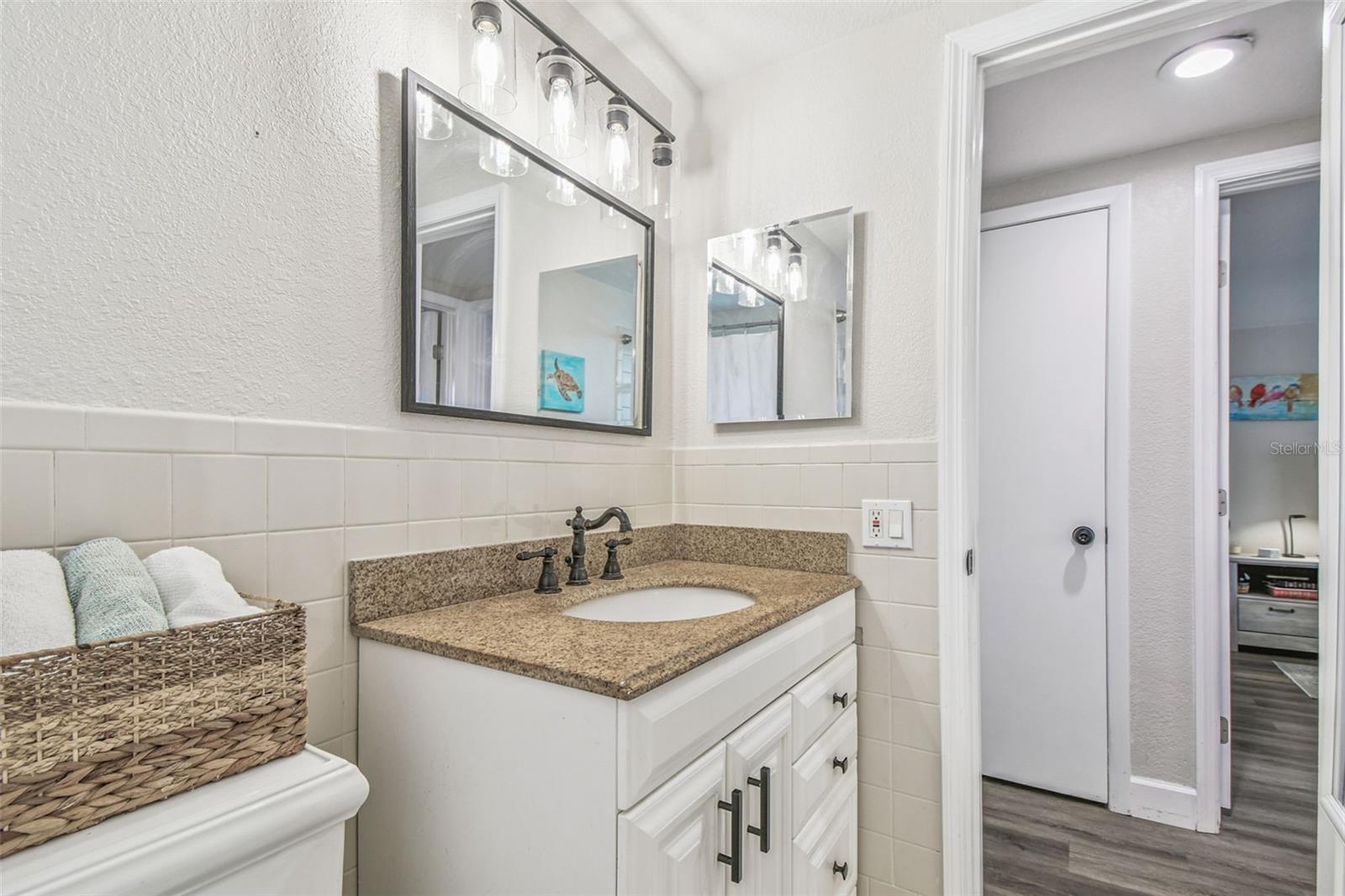 Listing photo id 18 for 6743 Knightsbridge Drive