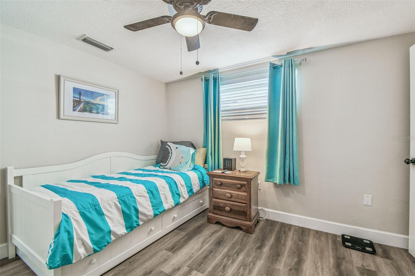 Listing photo id 20 for 6743 Knightsbridge Drive