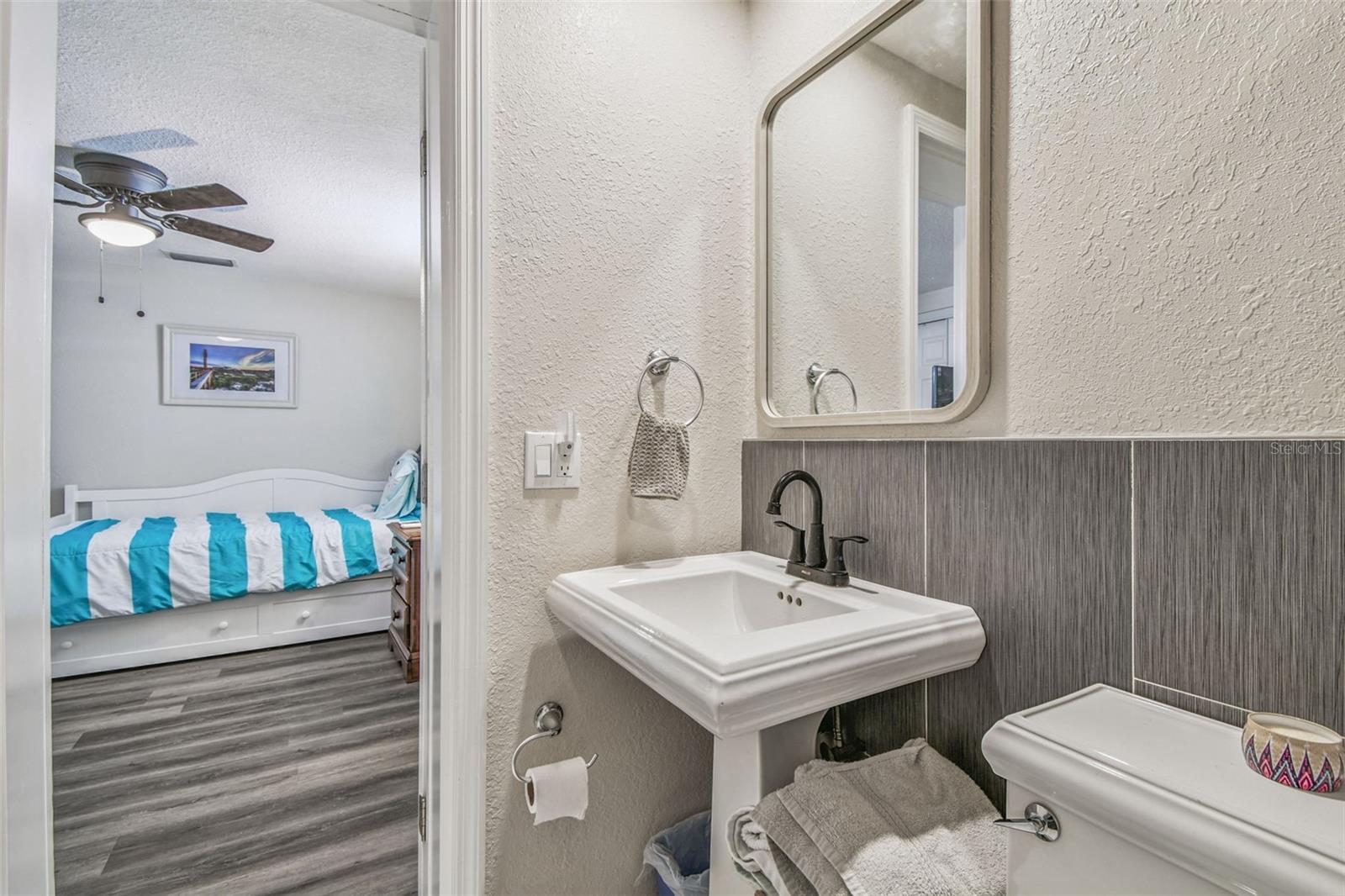 Listing photo id 23 for 6743 Knightsbridge Drive