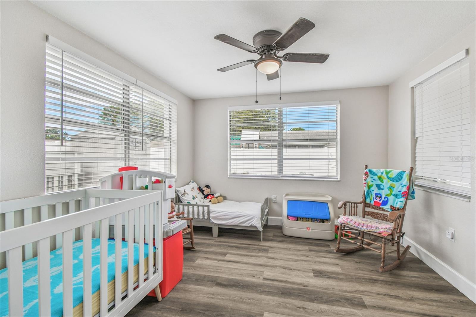 Listing photo id 24 for 6743 Knightsbridge Drive