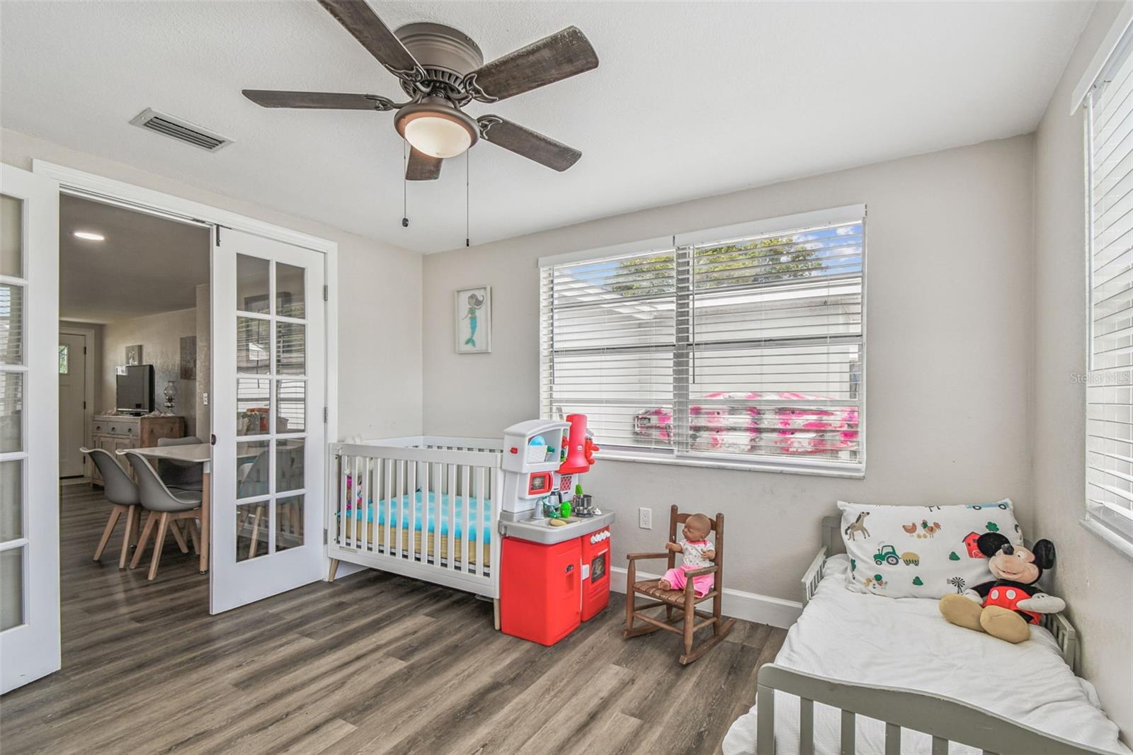 Listing photo id 25 for 6743 Knightsbridge Drive