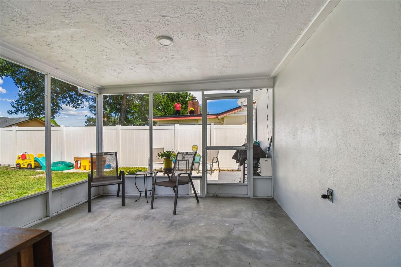Listing photo id 26 for 6743 Knightsbridge Drive