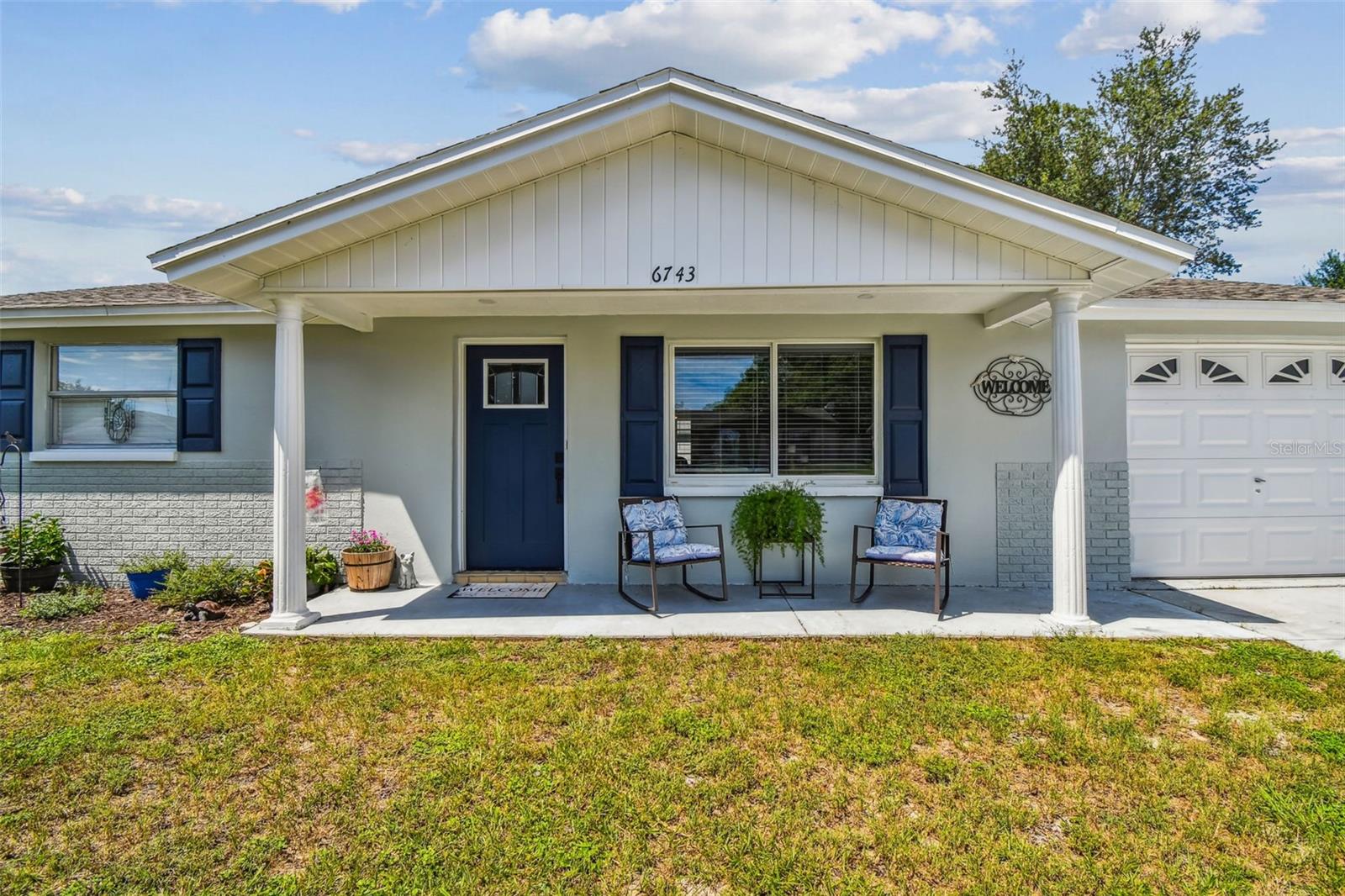 Listing photo id 1 for 6743 Knightsbridge Drive