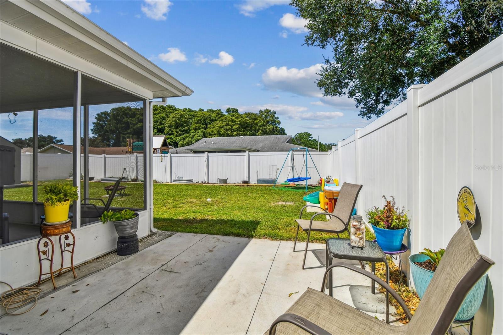 Listing photo id 29 for 6743 Knightsbridge Drive