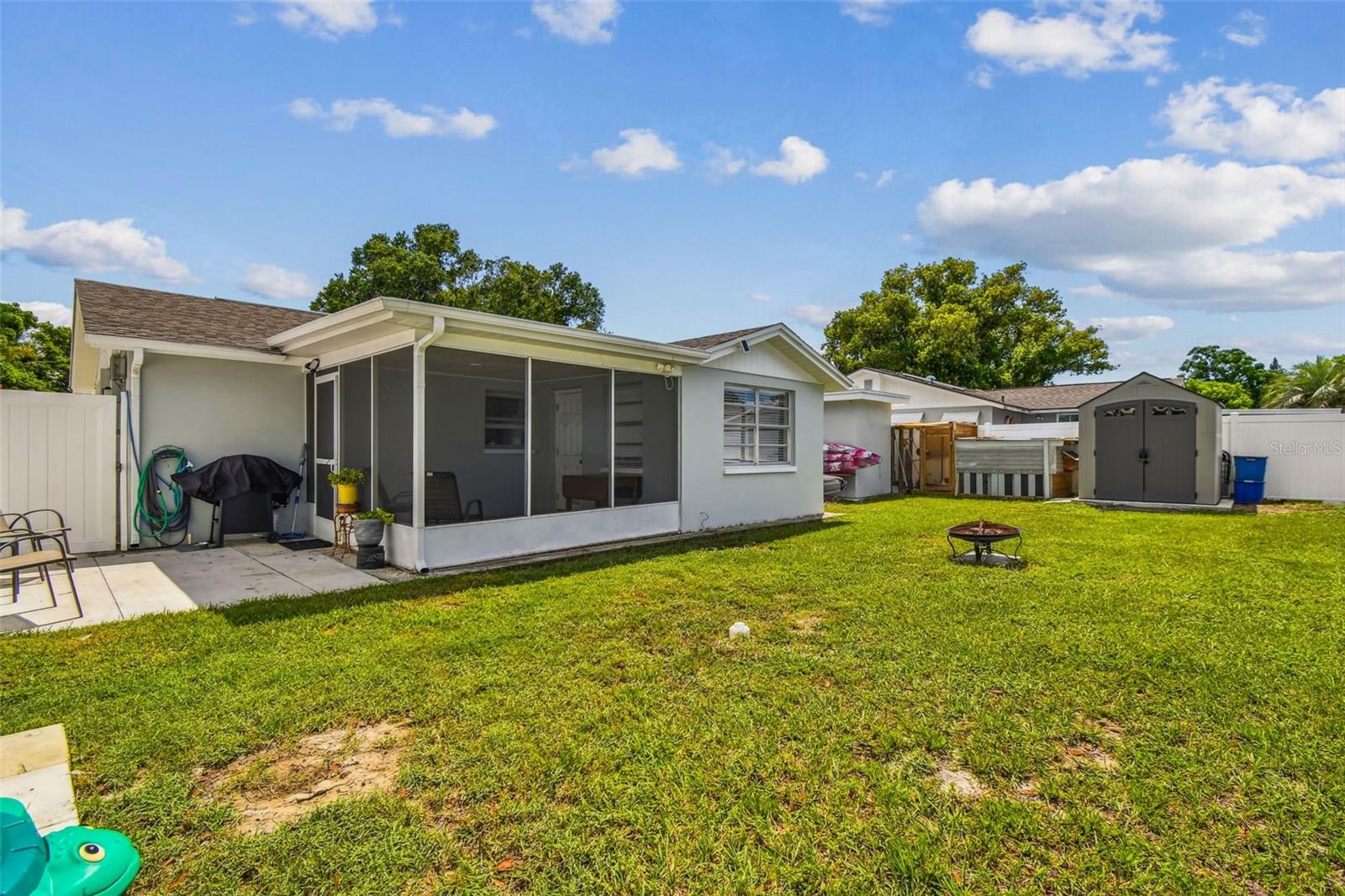 Listing photo id 32 for 6743 Knightsbridge Drive
