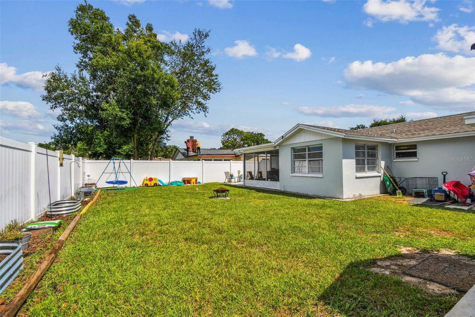 Listing photo id 33 for 6743 Knightsbridge Drive