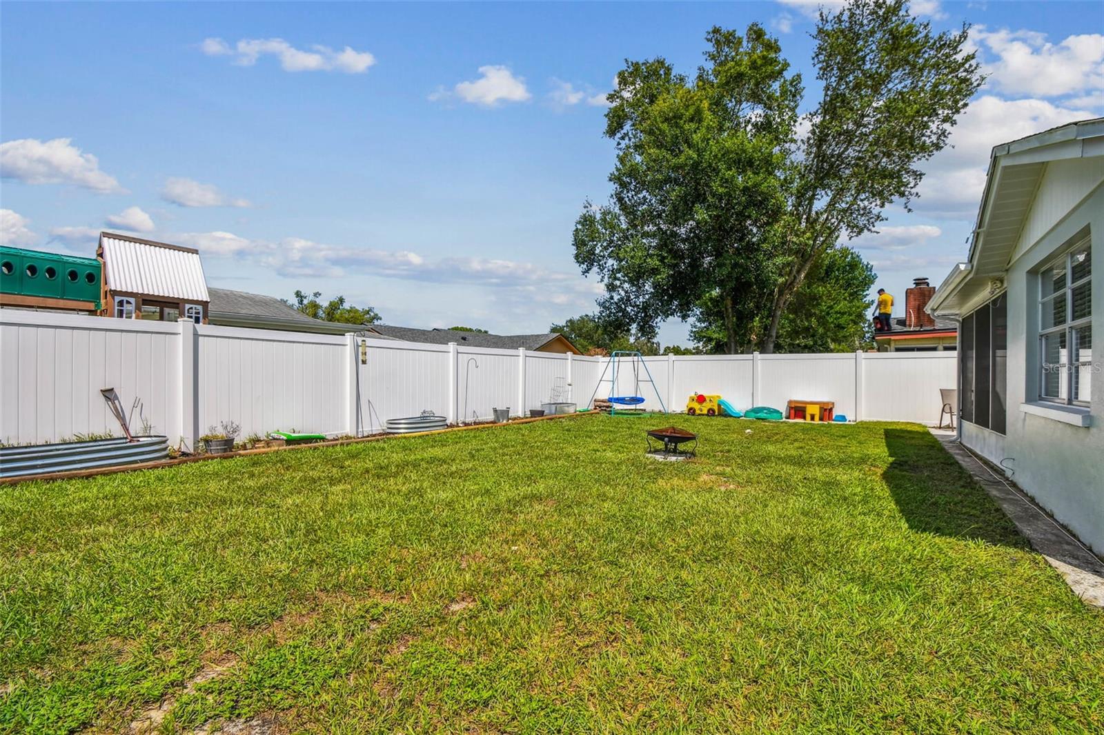 Listing photo id 34 for 6743 Knightsbridge Drive