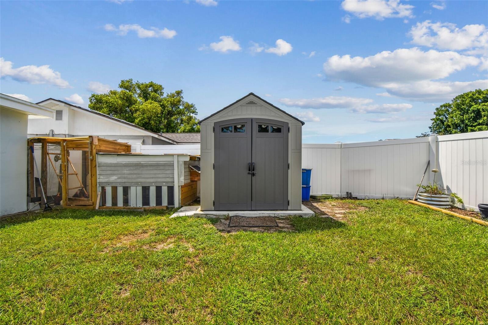Listing photo id 35 for 6743 Knightsbridge Drive