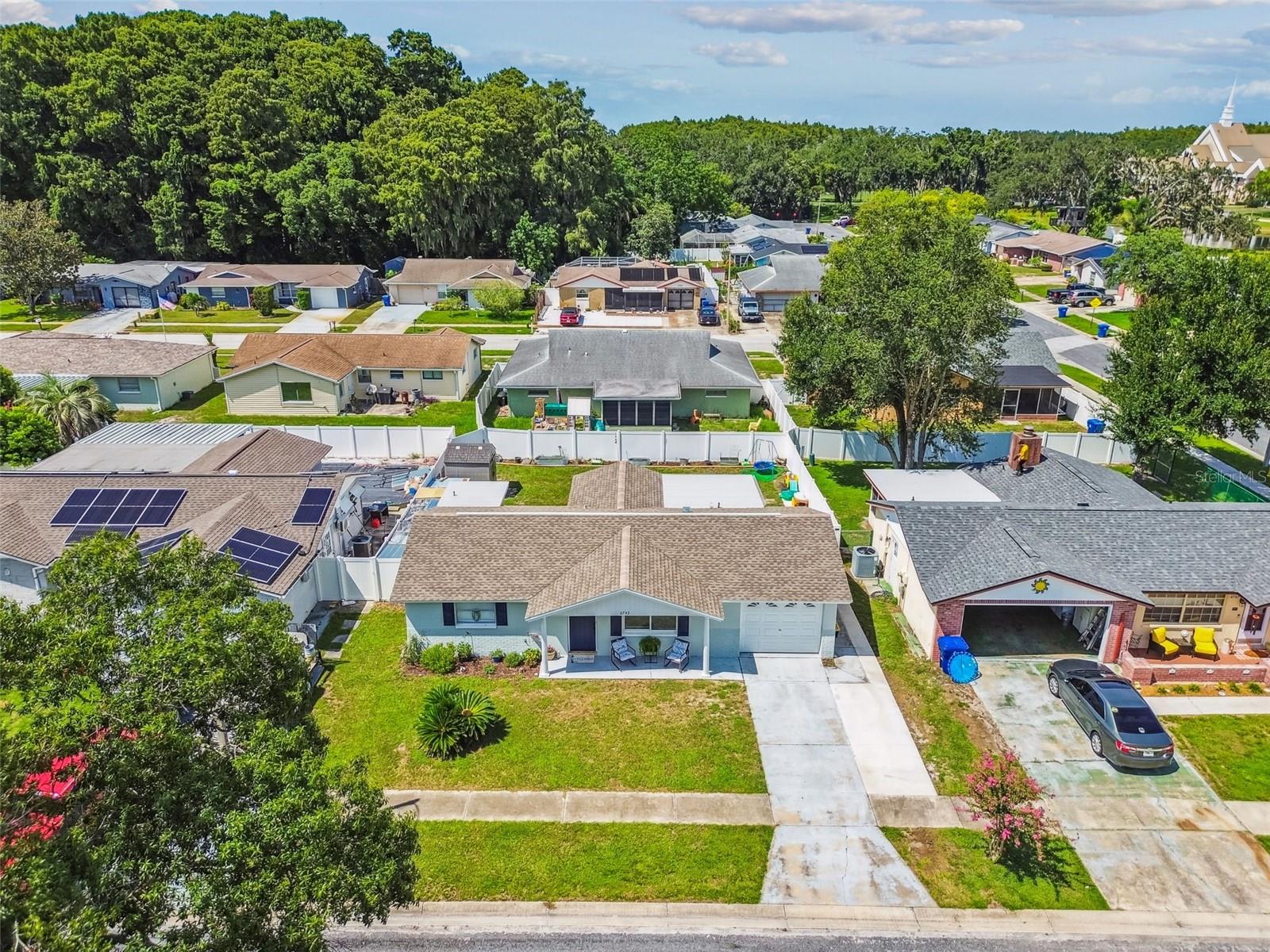 Listing photo id 36 for 6743 Knightsbridge Drive