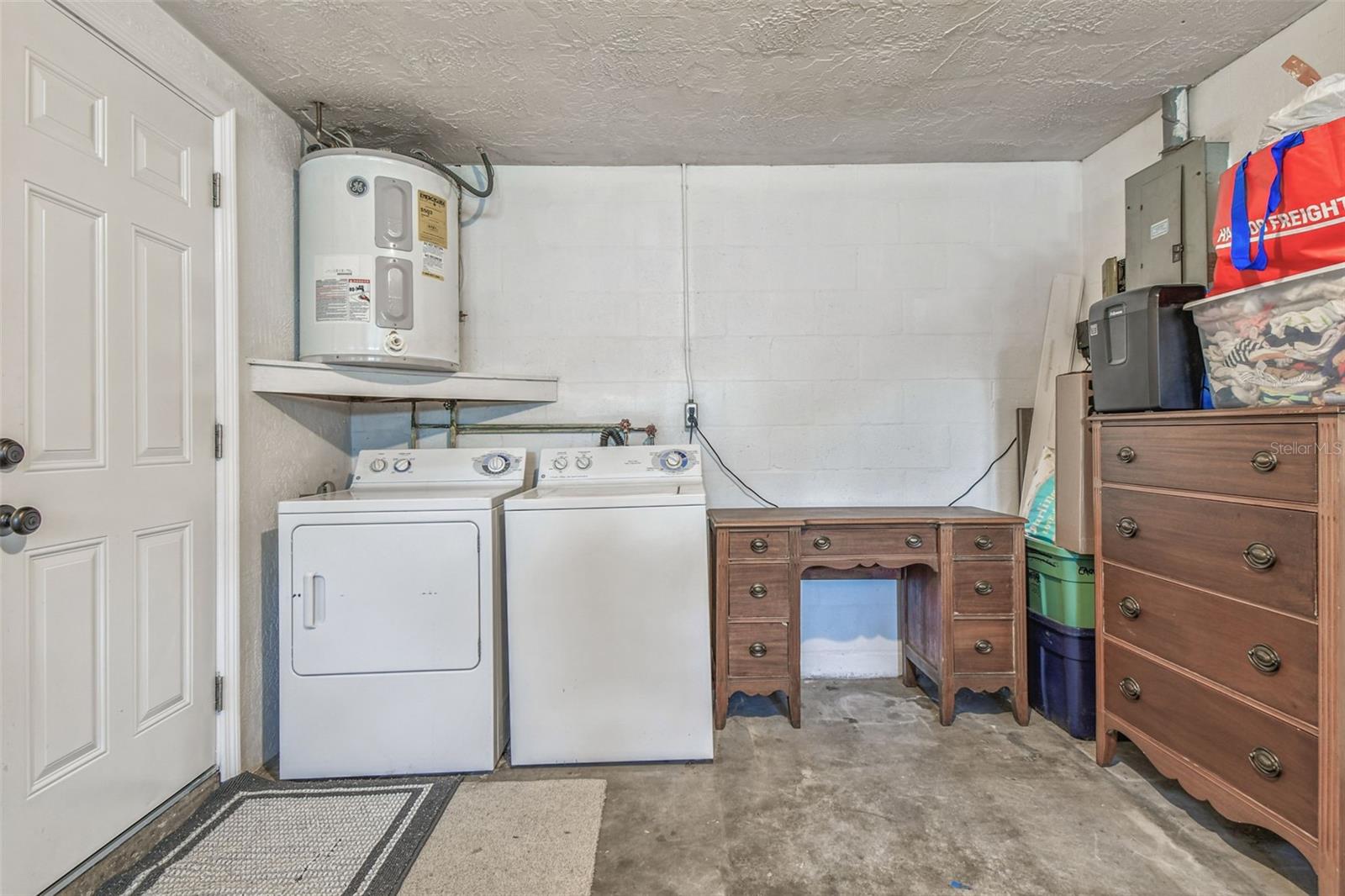 Listing photo id 39 for 6743 Knightsbridge Drive