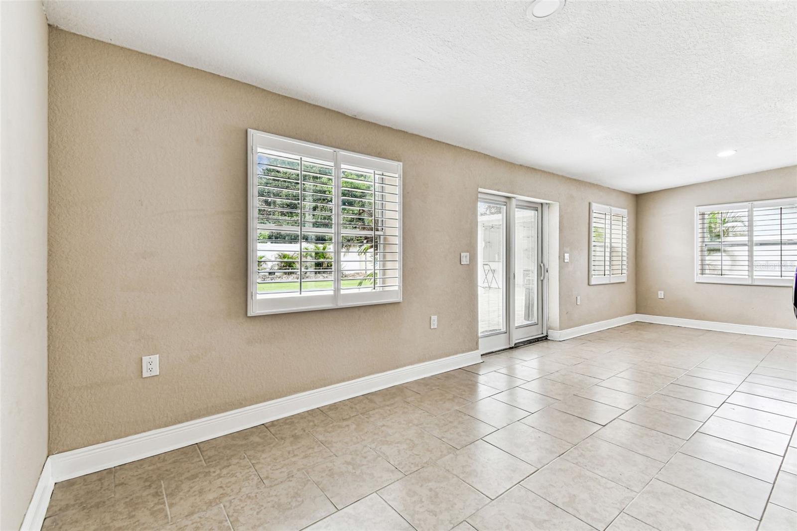 Image 14 of 66 For 2580 Granada Circle W