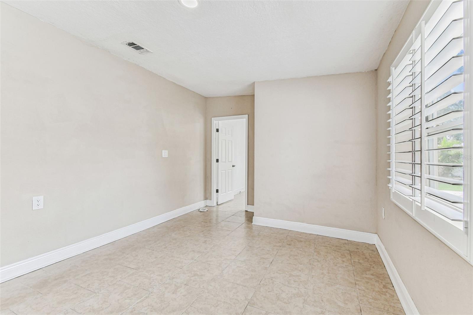 Image 16 of 66 For 2580 Granada Circle W