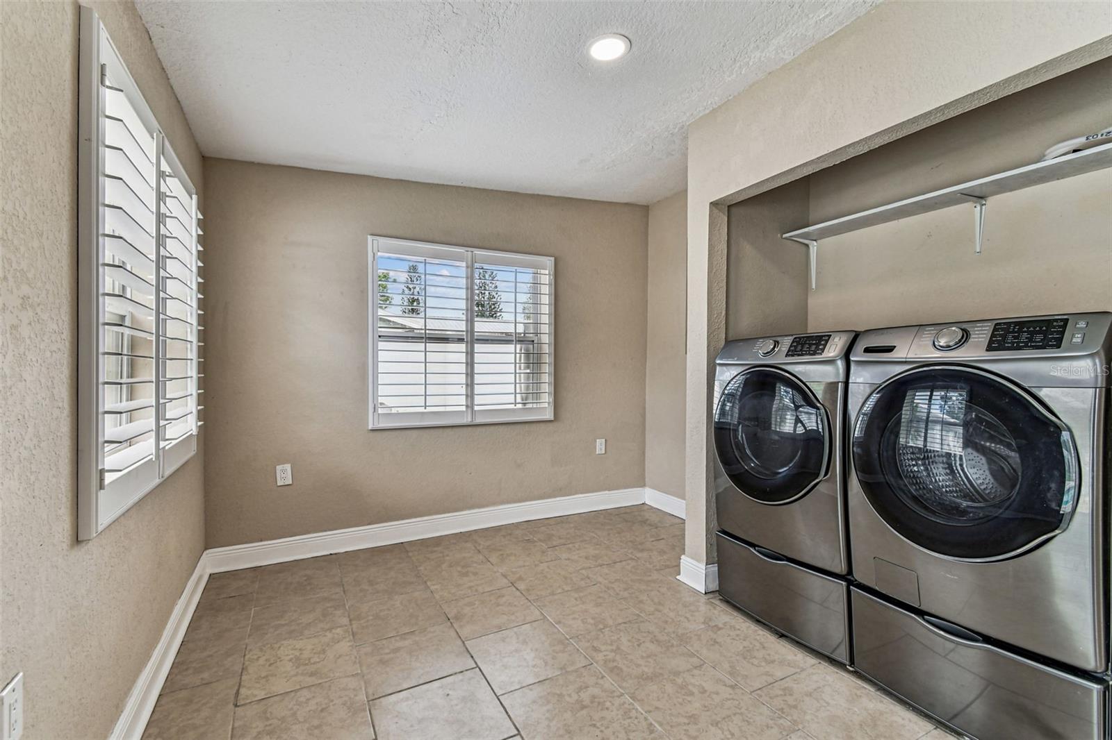 Image 17 of 66 For 2580 Granada Circle W