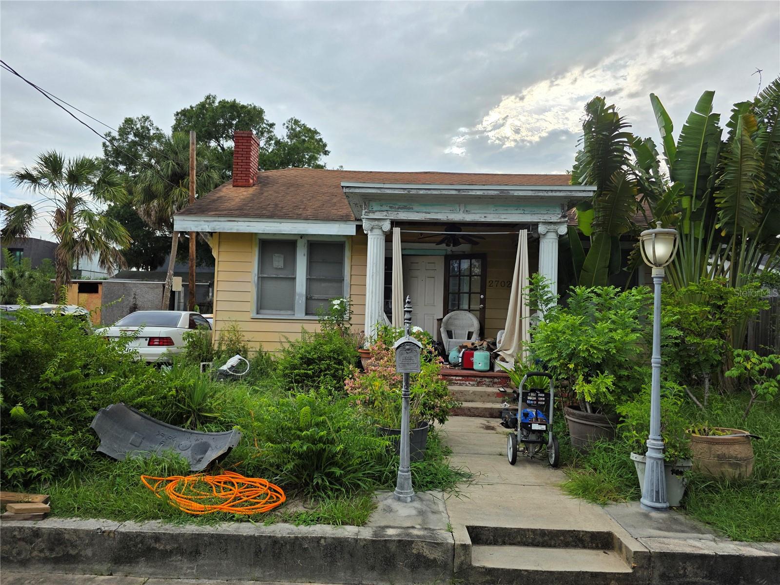 Listing Details for 2702 Royal Court, TAMPA, FL 33602