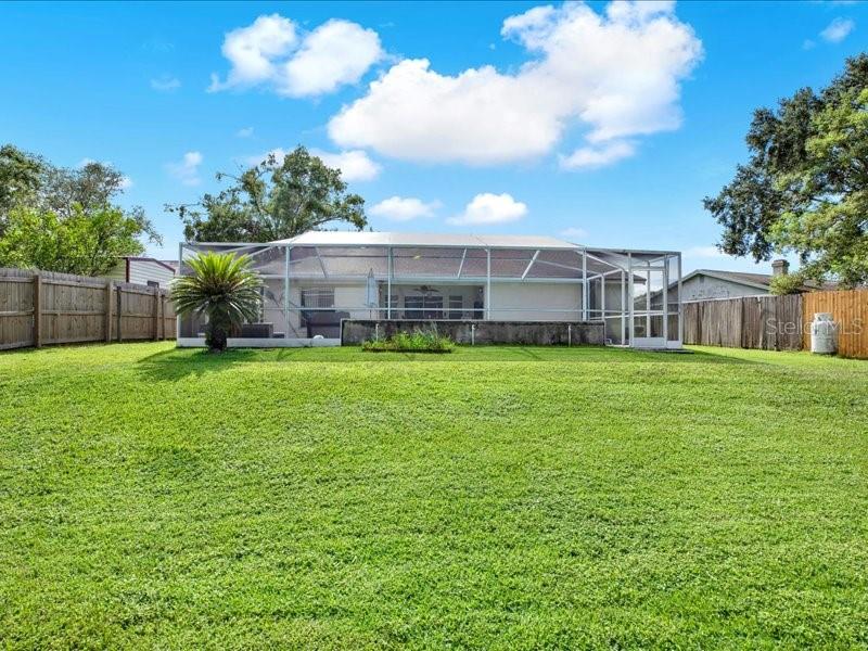 Listing photo id 41 for 631 Stillview Circle