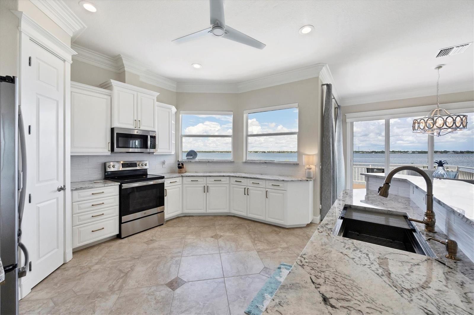 Image 26 of 87 For 4111 Beach Road