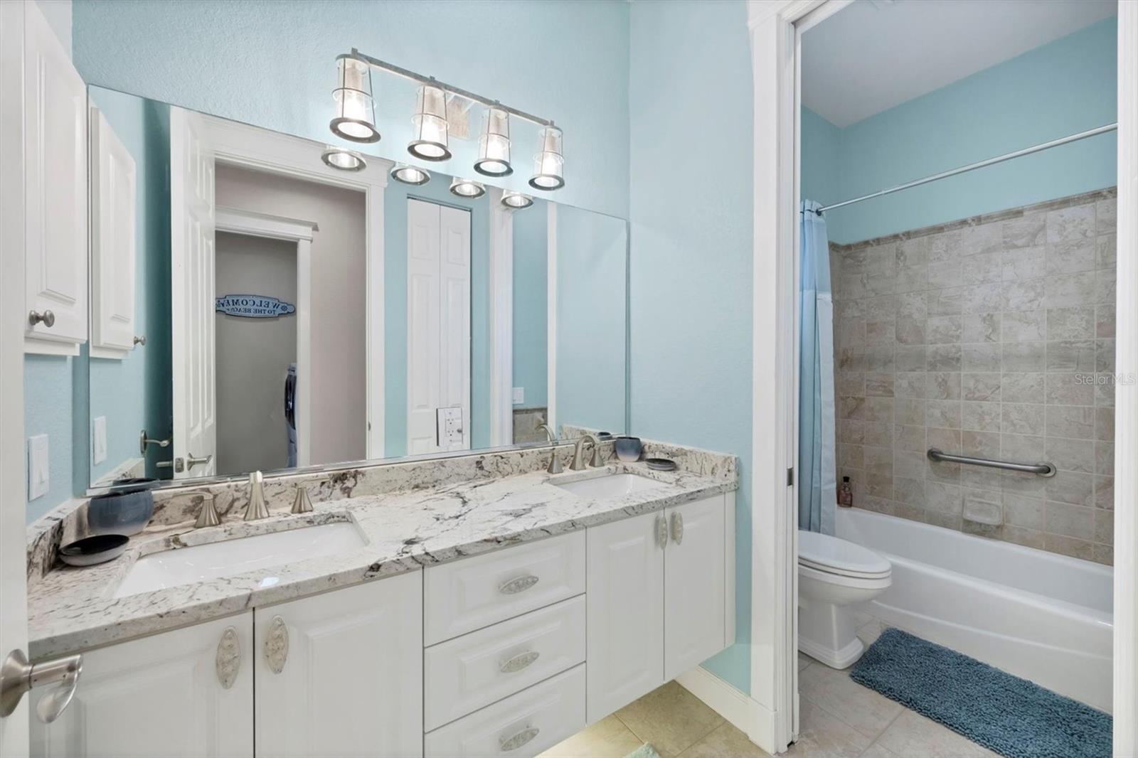 Image 41 of 87 For 4111 Beach Road