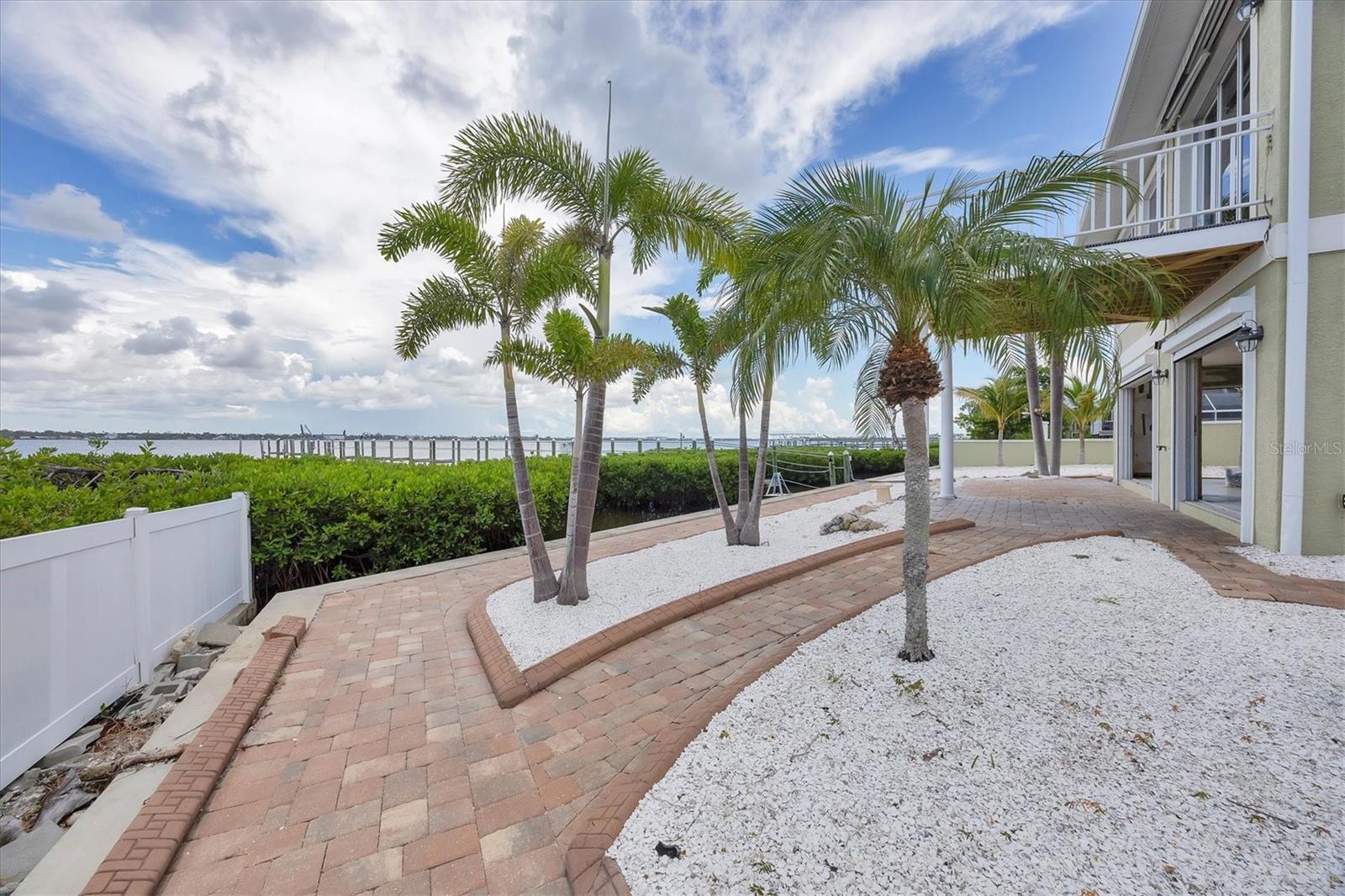 Image 9 of 87 For 4111 Beach Road