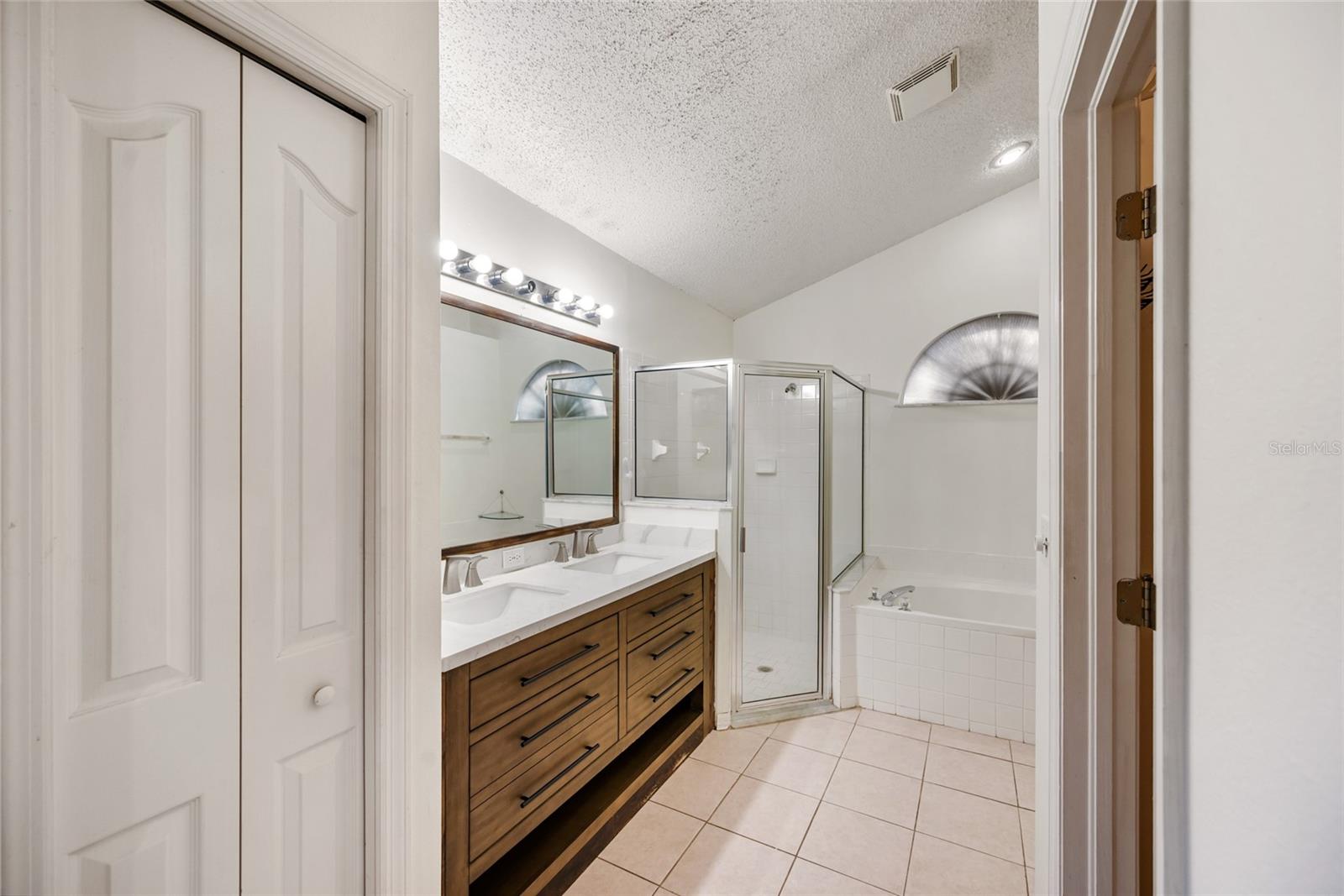 Image 11 of 52 For 10028 Oasis Palm Dr