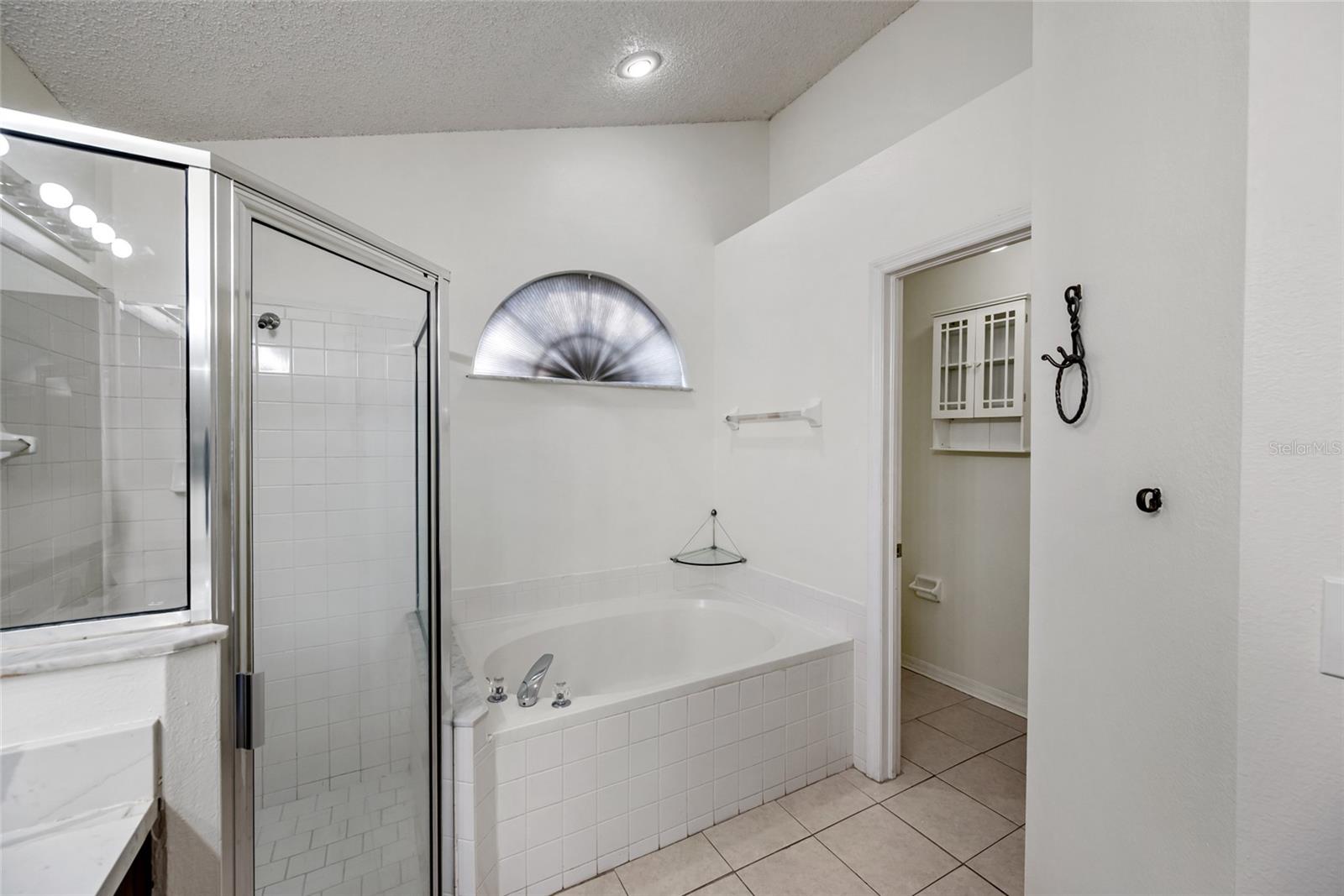 Image 13 of 52 For 10028 Oasis Palm Dr