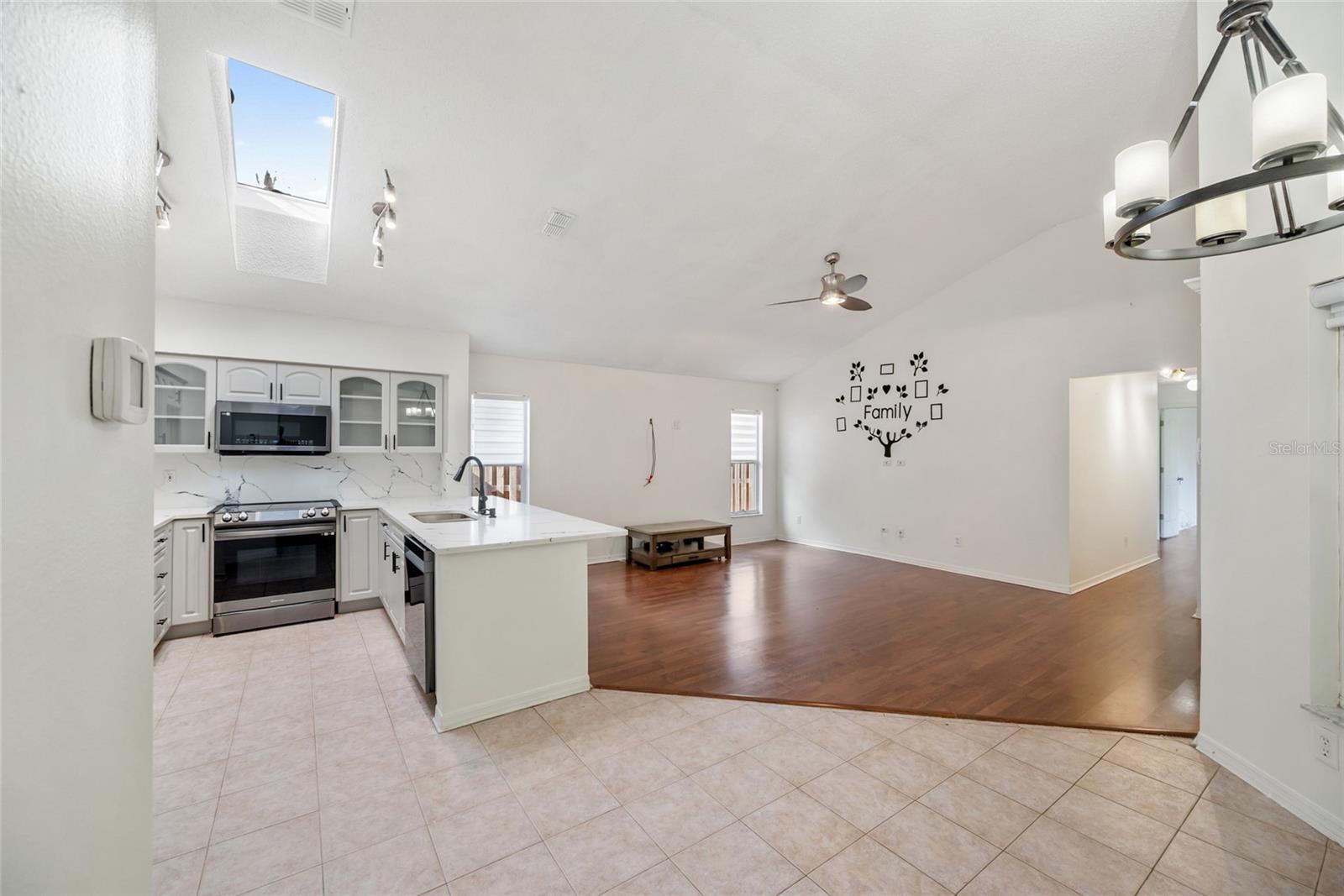 Image 15 of 52 For 10028 Oasis Palm Dr