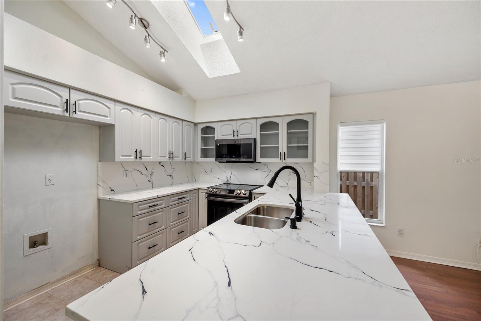 Image 19 of 52 For 10028 Oasis Palm Dr