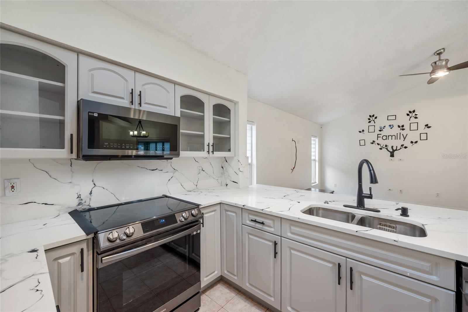 Image 21 of 52 For 10028 Oasis Palm Dr