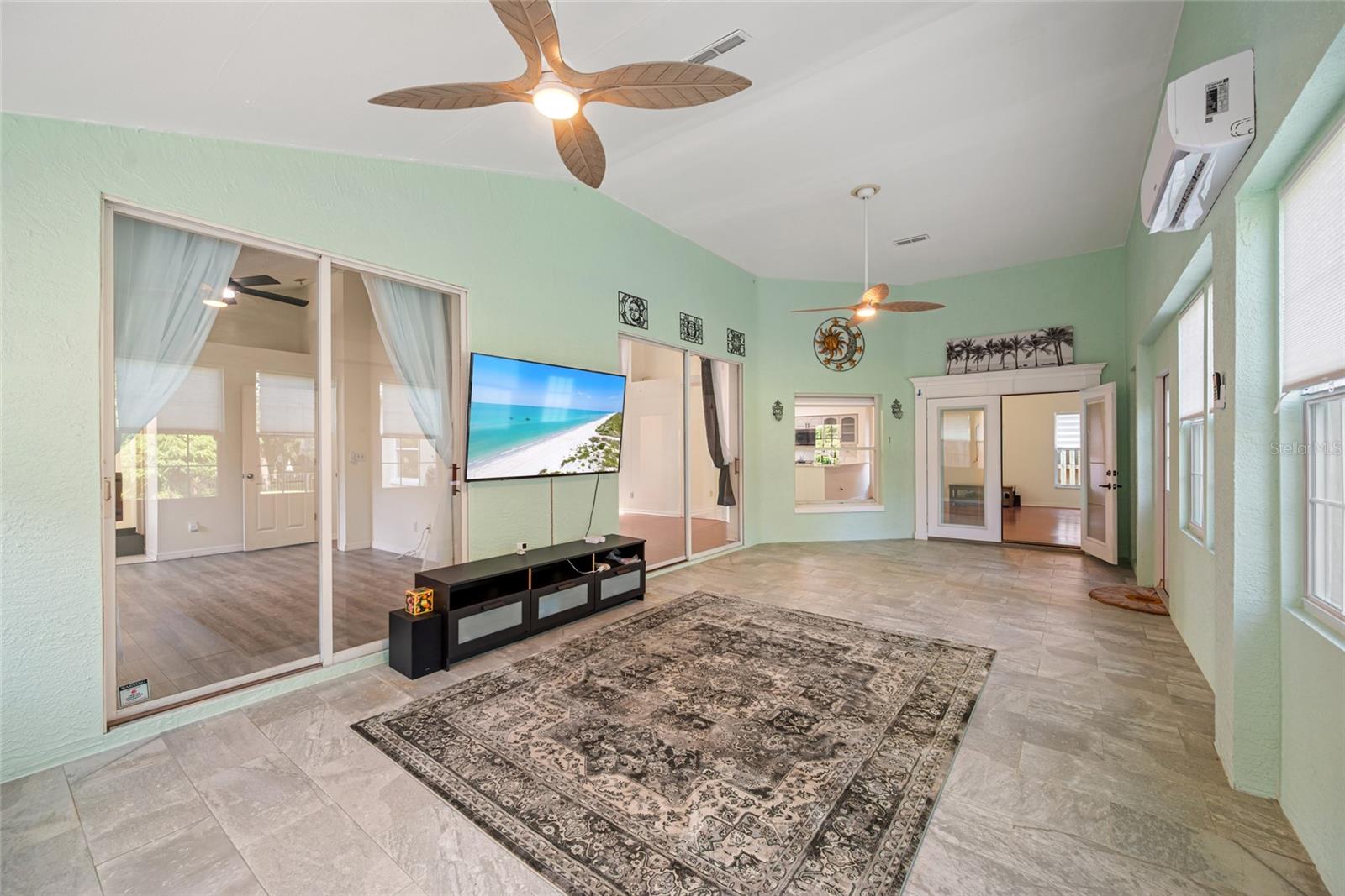 Image 25 of 52 For 10028 Oasis Palm Dr