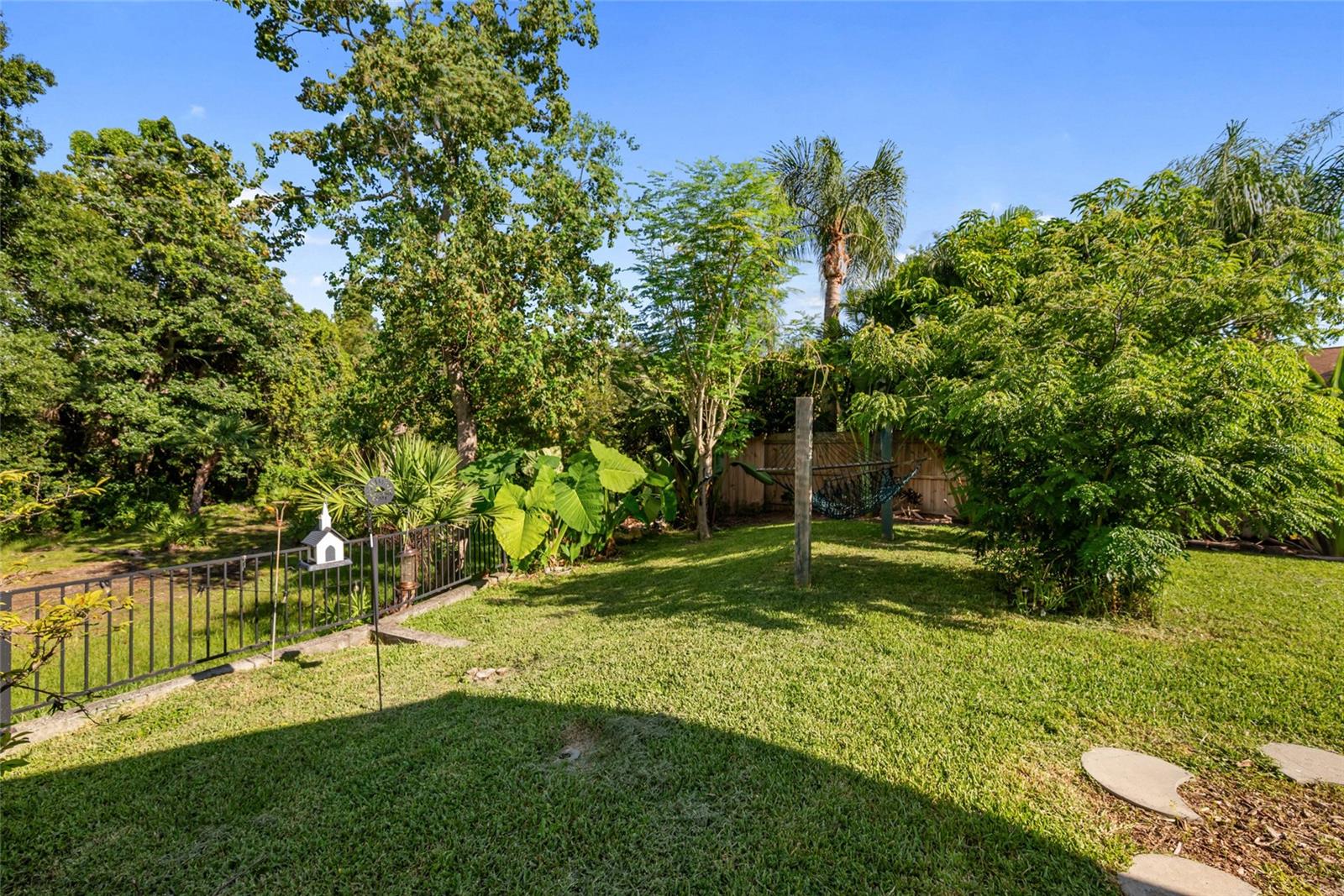 Image 44 of 52 For 10028 Oasis Palm Dr