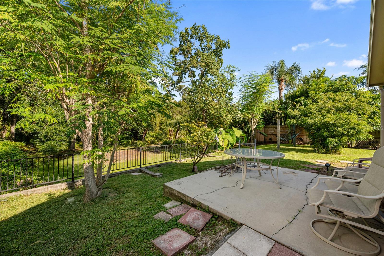 Image 45 of 52 For 10028 Oasis Palm Dr