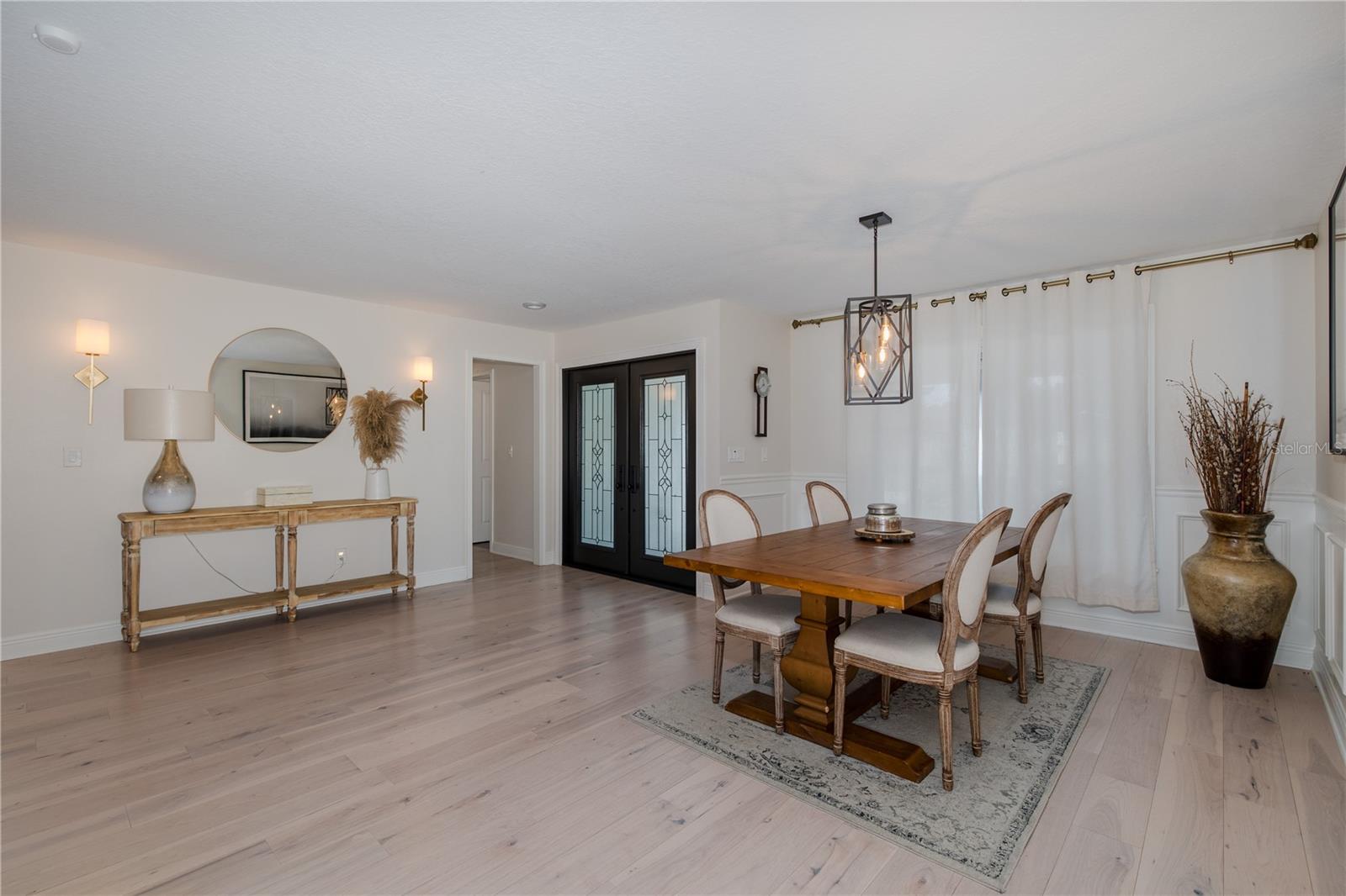 Image 10 of 77 For 3139 Hyde Park Drive