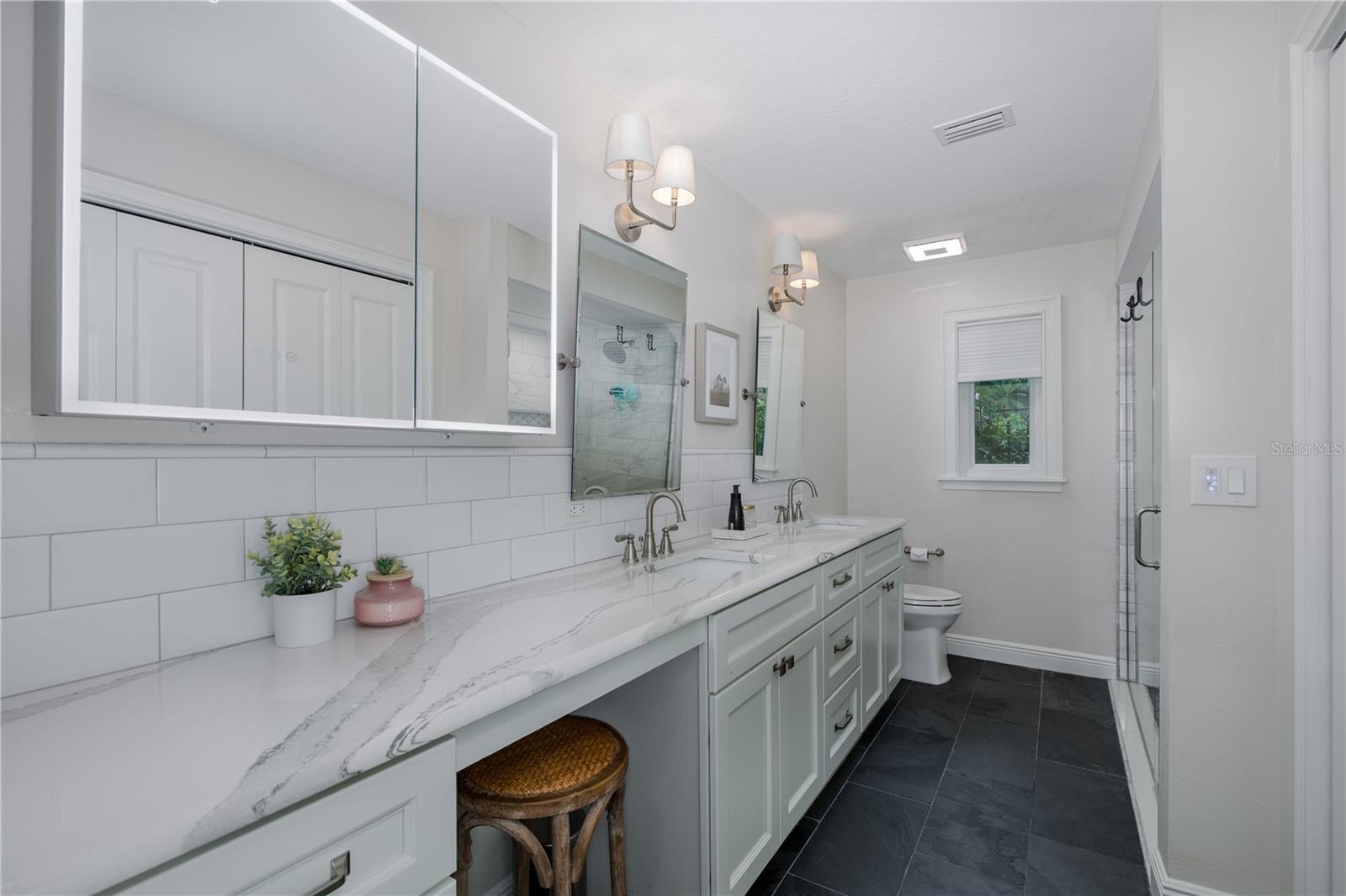 Image 21 of 77 For 3139 Hyde Park Drive