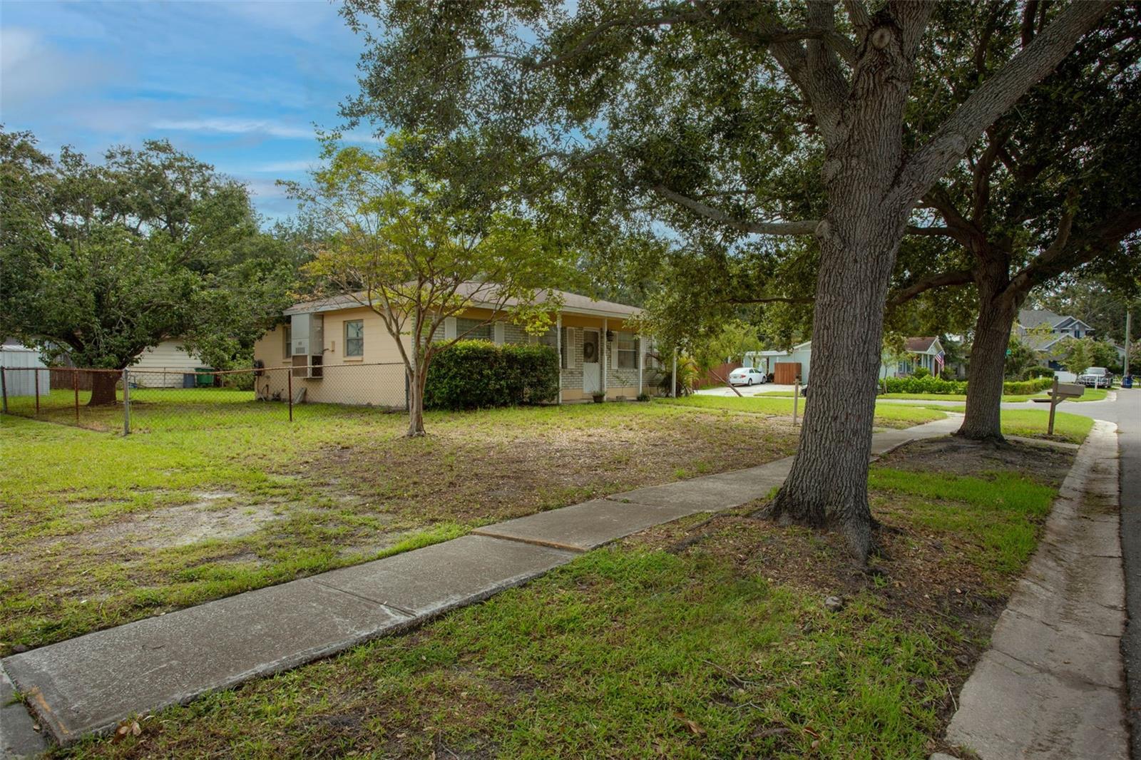 Image 4 of 33 For 2811 Pearl Avenue