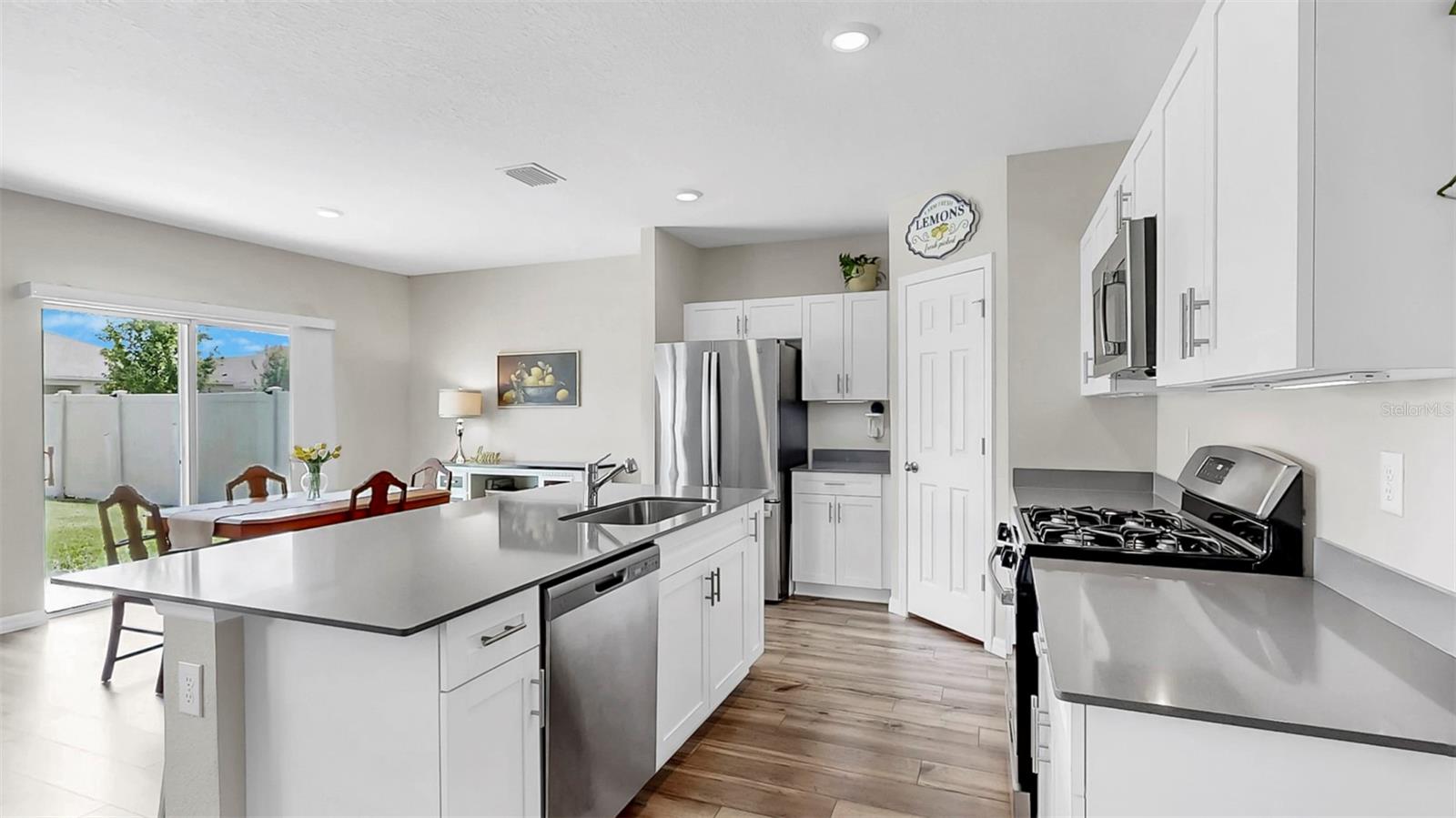 Image 10 of 39 For 12914 Camarillo Place