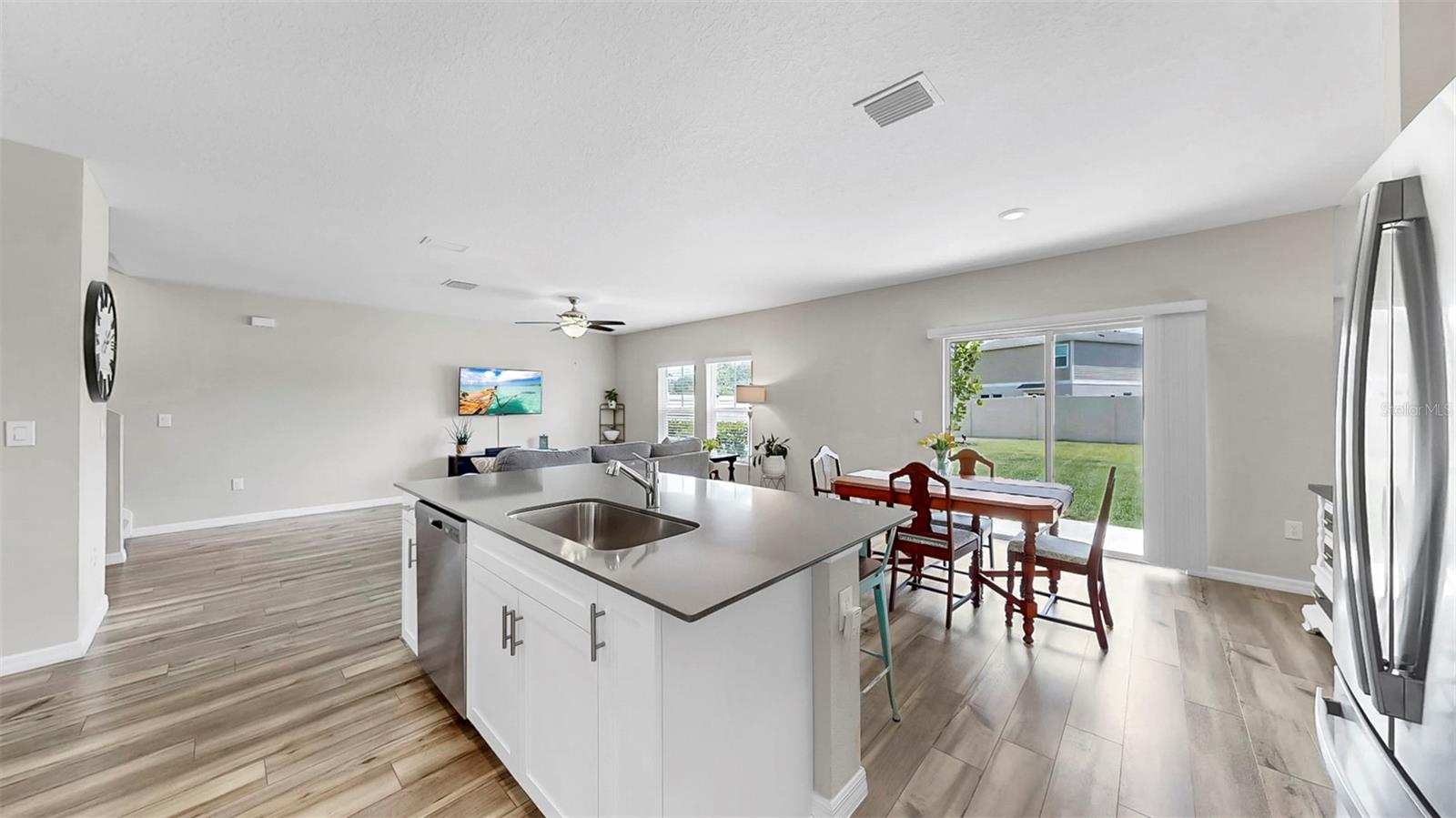 Image 13 of 39 For 12914 Camarillo Place