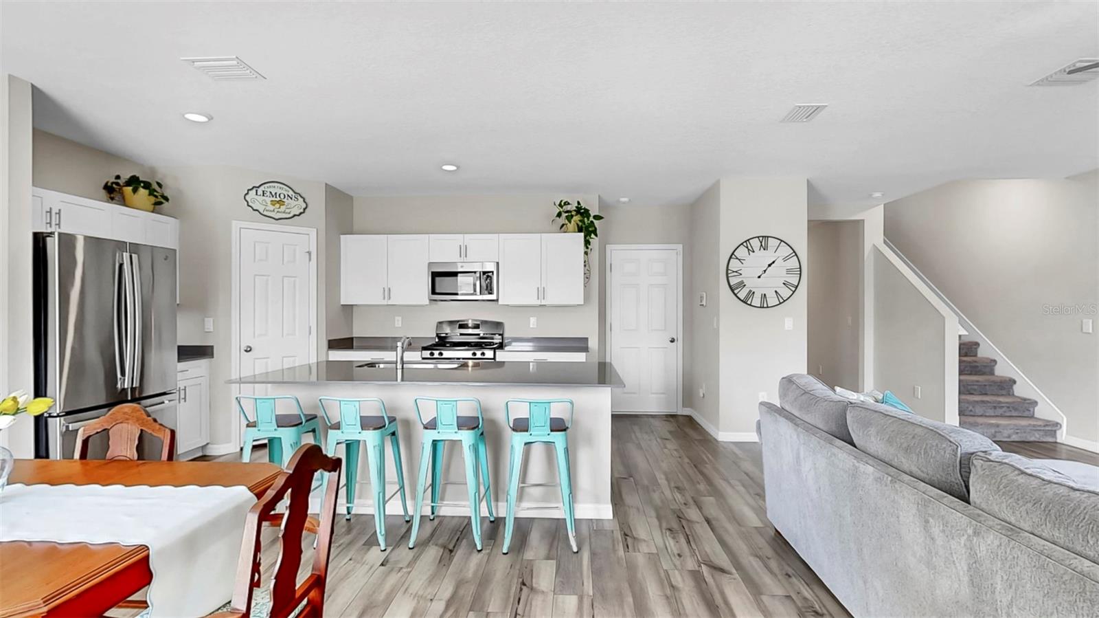 Image 15 of 39 For 12914 Camarillo Place