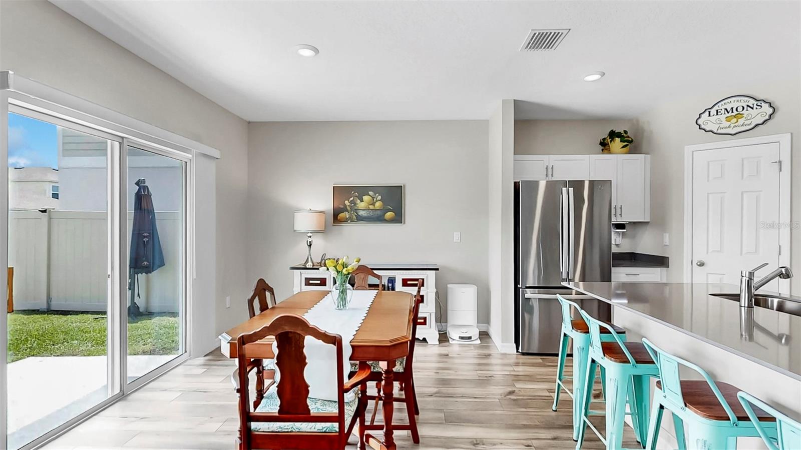 Image 17 of 39 For 12914 Camarillo Place