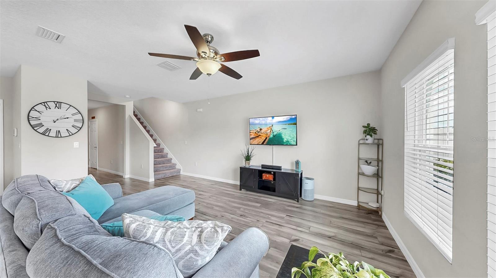 Image 21 of 39 For 12914 Camarillo Place