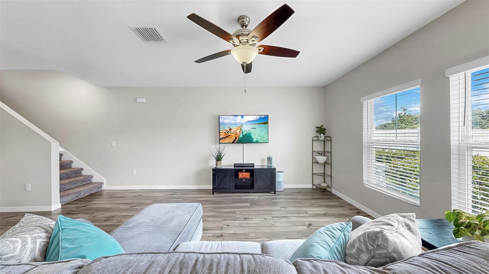 Image 22 of 39 For 12914 Camarillo Place