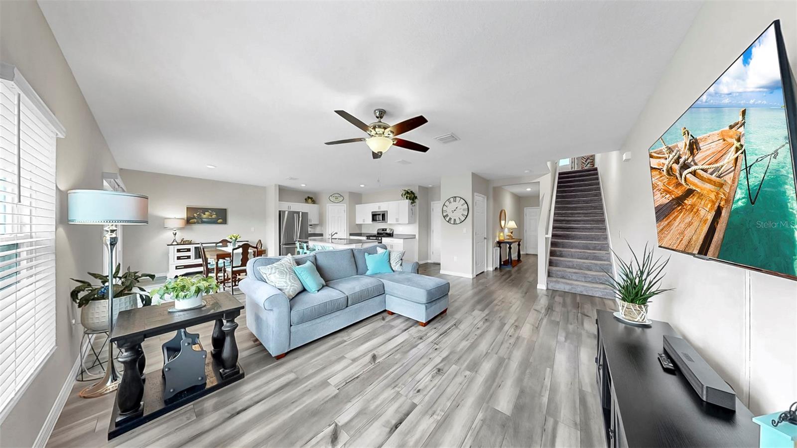 Image 23 of 39 For 12914 Camarillo Place