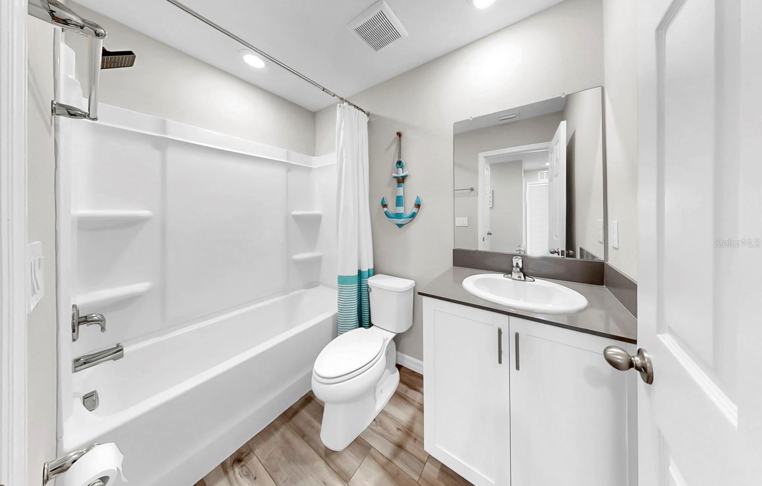 Image 29 of 39 For 12914 Camarillo Place
