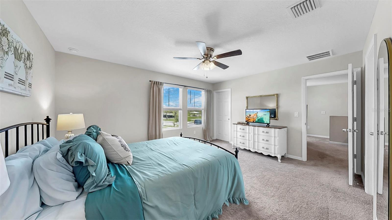 Image 32 of 39 For 12914 Camarillo Place