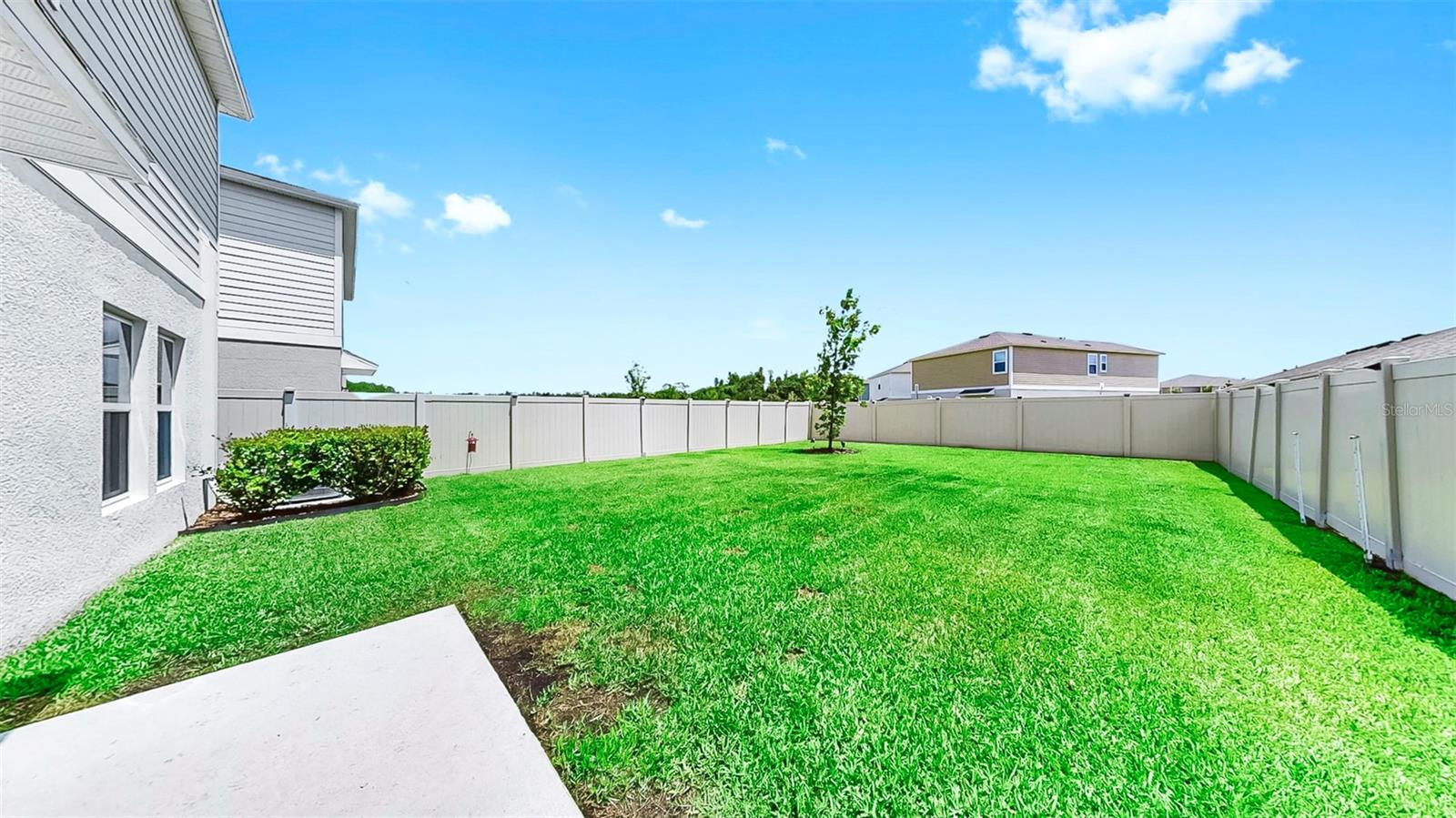 Image 36 of 39 For 12914 Camarillo Place