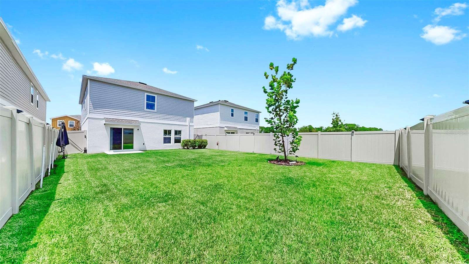 Image 37 of 39 For 12914 Camarillo Place