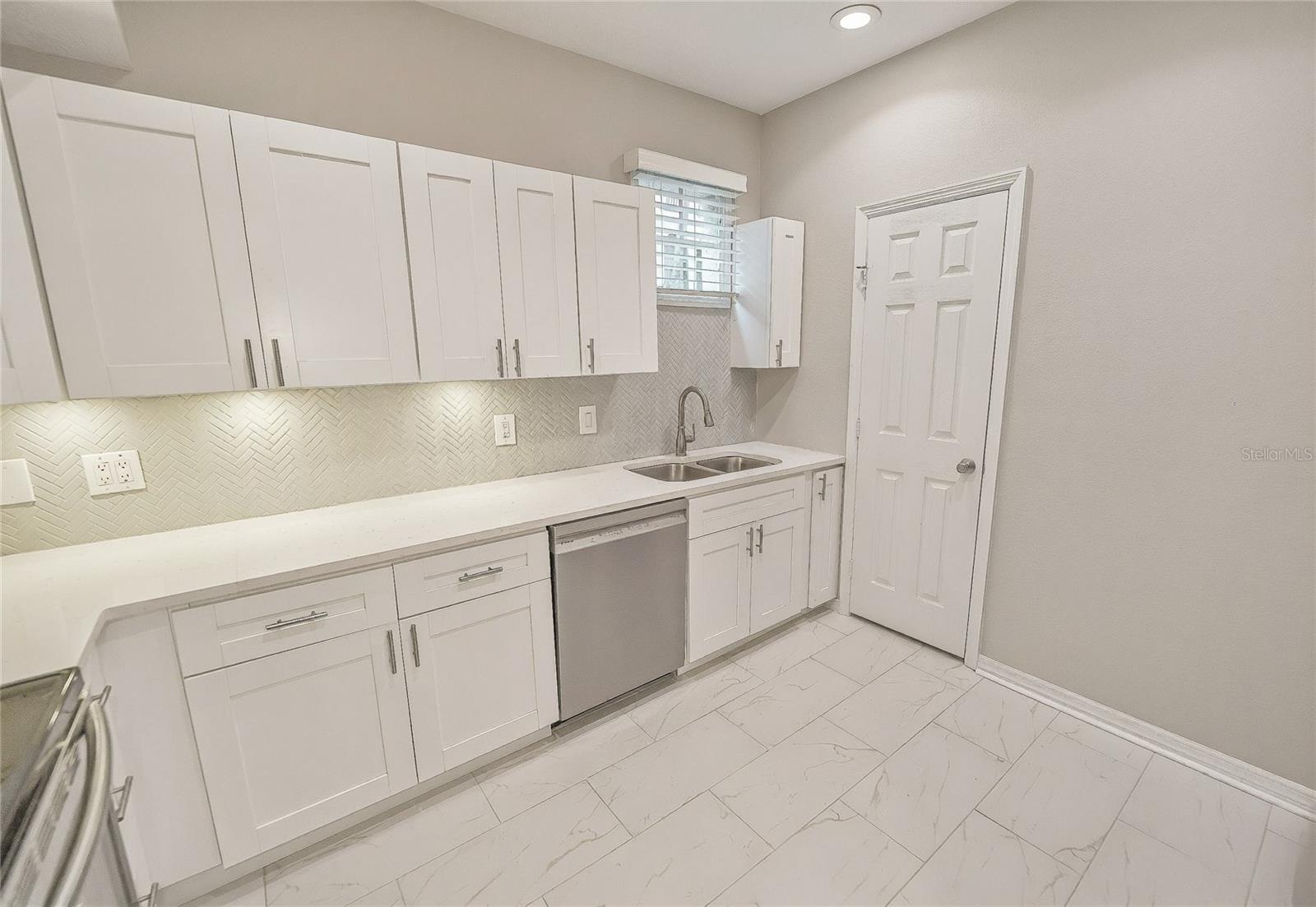 Image 7 of 45 For 501 Knights Run Avenue 5102