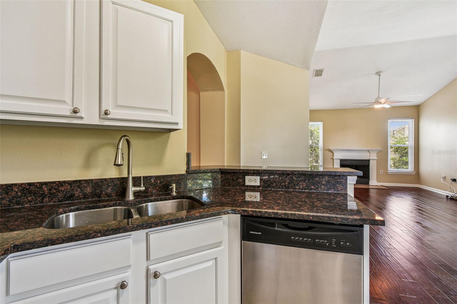 Listing photo id 19 for 10416 Villa View Circle