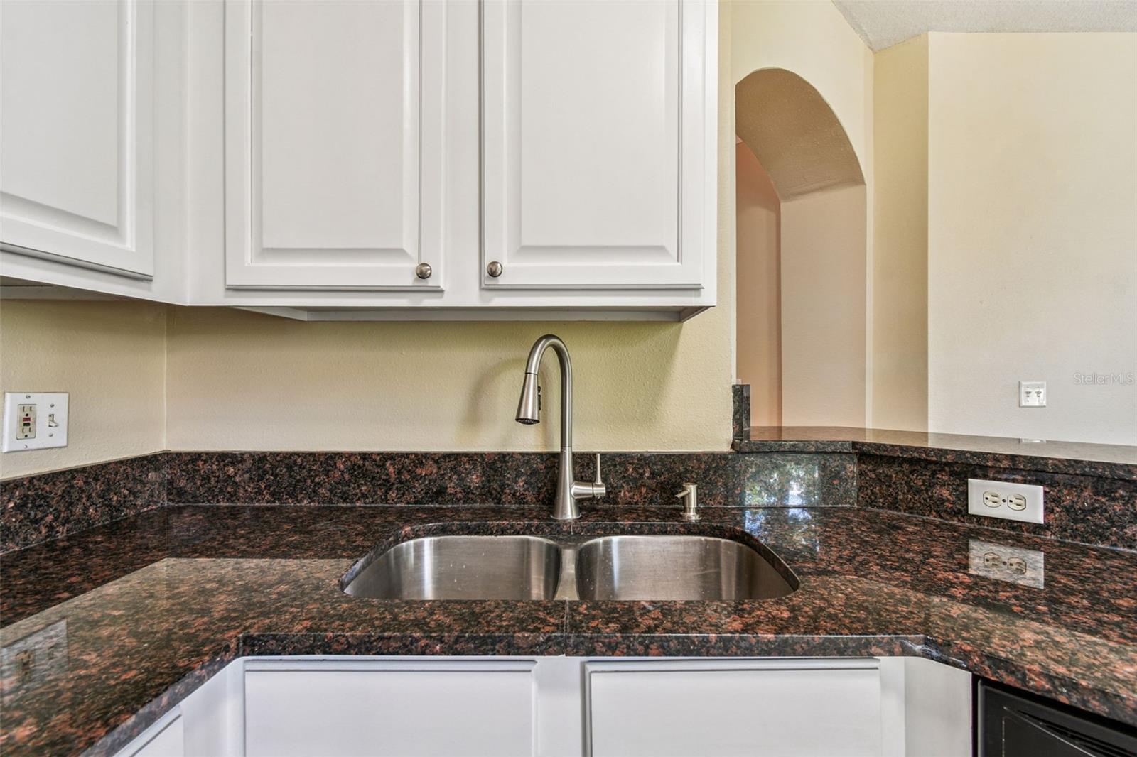 Listing photo id 22 for 10416 Villa View Circle