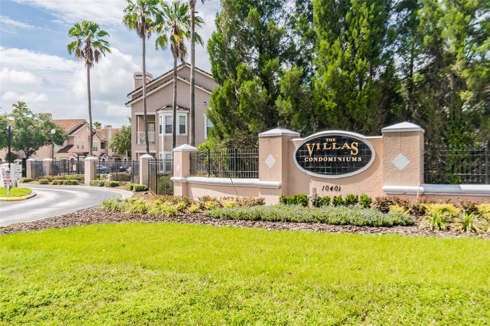 Listing photo id 4 for 10416 Villa View Circle